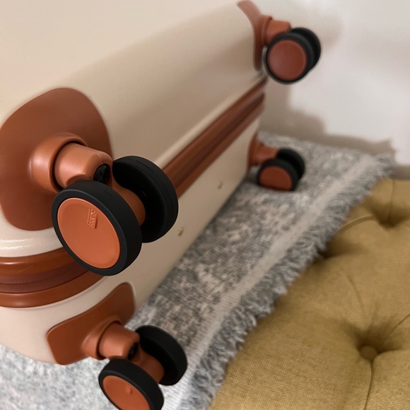 BRIC’S Cream 21in Amalfi Hardside Spinner Carry-on - Picture 6 of 9